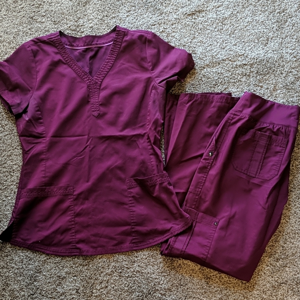 Scrub set